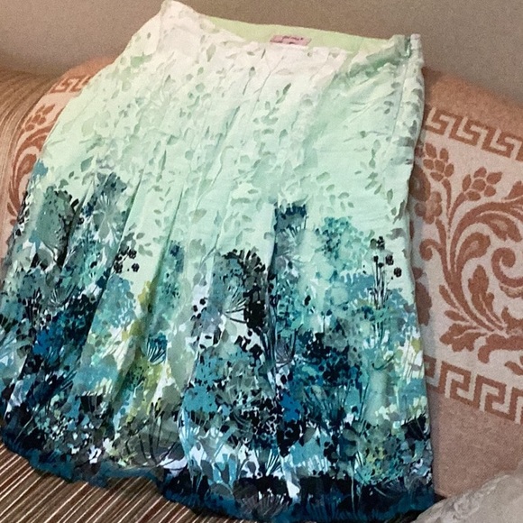 UNA  M&S lined skirt beautiful floral shades of green springtime colors size 12 - Picture 5 of 16